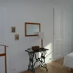 Alojamento de Acomodação e Pequeno-almoço Dans L'atelier De R 3*