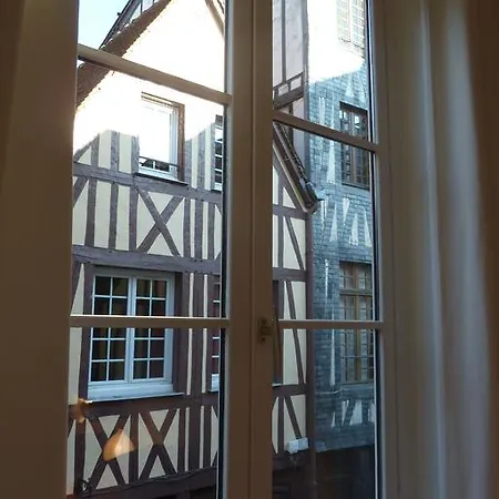 Dans L'atelier De R Bed & Breakfast 3*