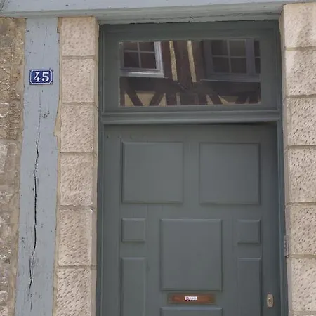 Dans L'atelier De R Bed & Breakfast 3*